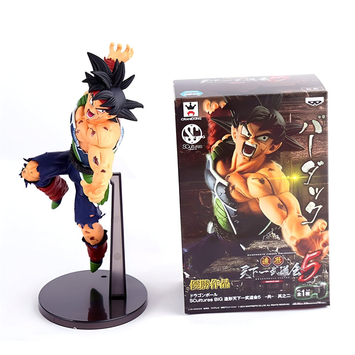 Une figurine de Bardock, le père de Goku, dans sa tenue de combat. Il est représenté en train de se battre avec un ennemi invisible. La figurine est en PVC et mesure environ 15 cm de haut. Elle est vendue dans une boîte avec un socle pour la maintenir en place.,FI-3188719108