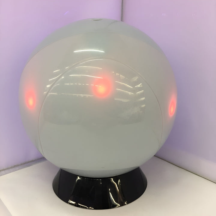 Une boule lumineuse de couleur blanche avec des lumières rouges qui clignotent.,FI-4521685544