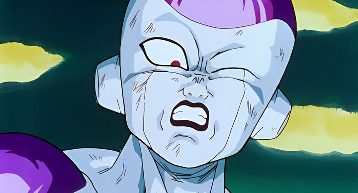 Freezer, un personnage de Dragon Ball Z, est représenté avec une expression de peur sur son visage. Il est chauve et a la peau violette. Il porte une combinaison de combat violette et blanche.,FI-7904673061