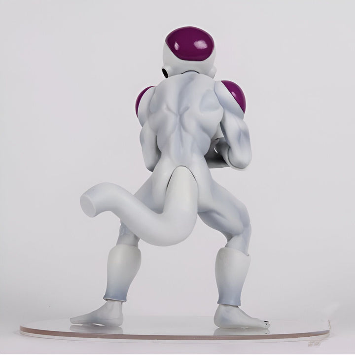 Une figurine de Freezer, un personnage de Dragon Ball Z. Il est représenté avec sa peau blanche et violette, et sa longue queue. Il est en position de combat, prêt à attaquer.,FI-7904673061