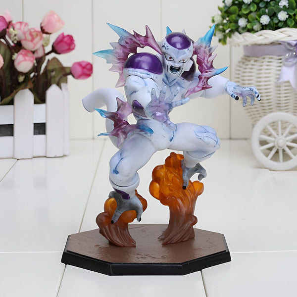 Une figurine de Freezer, un personnage de Dragon Ball Z. Il est représenté en train de voler, avec ses ailes déployées. Il a les cheveux blancs et les yeux violets. Il est vêtu d'une combinaison blanche et violette. Il est en train de tirer une boule d'énergie violette.,FI-723044215X