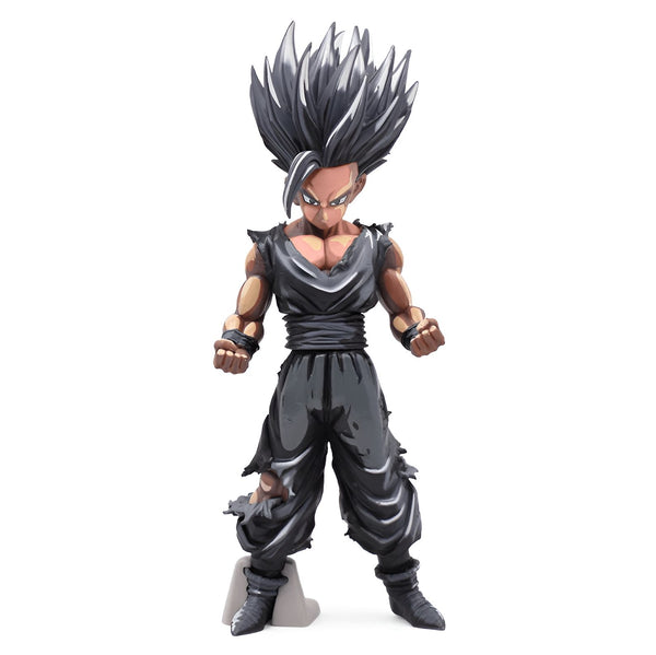 Une figurine de Son Gohan, un personnage de Dragon Ball Z. Il est vêtu d'une combinaison noire et a les cheveux noirs hérissés. Il est en position de combat, les poings serrés.,FI-0526873817