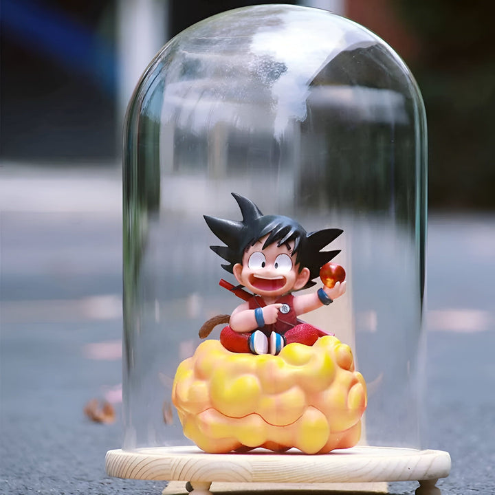 Une figurine de Son Goku, un personnage de Dragon Ball Z, est assise sur un nuage Kinto'un sous une cloche en verre.,FI-9809827229