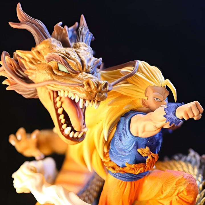 Une figurine de Son Goku, un personnage de Dragon Ball Z, en train de se battre contre un dragon.,FI-2625658126