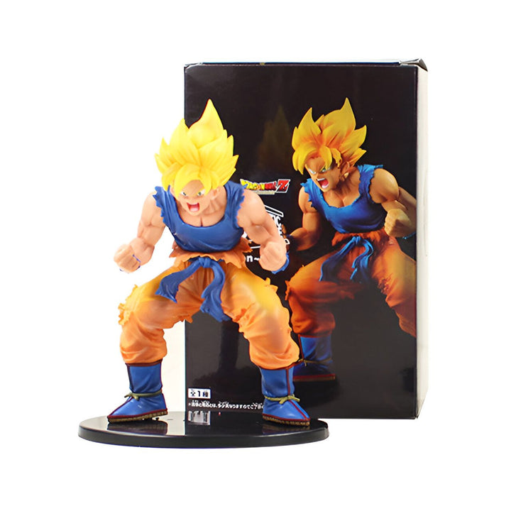 Une figurine de Son Goku, un personnage de la série animée Dragon Ball Z. Il est représenté avec ses cheveux blonds hérissés, vêtu d'un gi orange et bleu et de bottes bleues. Il est en position de combat, le poing droit en avant et le gauche replié près du corps. La figurine est posée sur un socle noir.,FI-2717913173