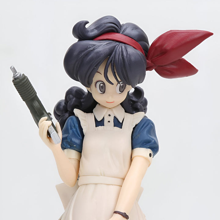 Une figurine de Bulma de la série Dragon Ball Z. Elle porte une combinaison bleue et blanche et un serre-tête rouge. Elle tient un pistolet dans sa main droite.,FI-5106130840