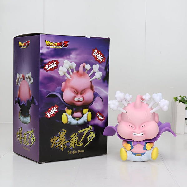 Une figurine de Majin Buu, un personnage de Dragon Ball Z. Il est rose, avec un grand sourire et des yeux bleus. Il porte une cape violette et un pantalon blanc. Il est assis sur une pile de livres. La figurine est dans une boîte violette avec une illustration de Majin Buu sur le devant.,FI-8463921574