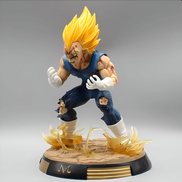 Une figurine de Vegeta, un personnage de Dragon Ball Z. Il est représenté avec les cheveux jaunes, la peau bronzée et porte une combinaison bleue déchirée. Il est en position de combat, le poing droit en avant et le gauche en arrière. Il se tient sur un socle doré.,FI-3778162152