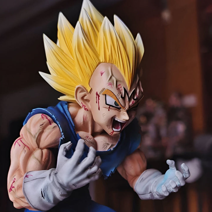 Une figurine de Vegeta, un personnage de Dragon Ball Z, en train de se battre. Il est en colère et a les cheveux jaunes hérissés. Il porte une combinaison bleue et blanche déchirée et est blessé au visage.,FI-3778162152