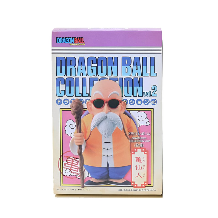 Une figurine de Muten Roshi, un personnage de Dragon Ball, est représentée dans sa tenue orange et ses lunettes de soleil. Il tient un bâton à la main et a une expression sérieuse sur le visage. La figurine est dans une boîte en carton avec une illustration de Muten Roshi sur le devant.,FI-5293116266