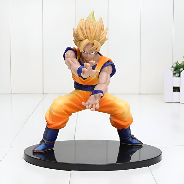 Une figurine de Son Goku, un personnage de la série animée Dragon Ball Z. Il est représenté en position de combat, avec les cheveux jaunes hérissés, vêtu de son costume orange et bleu.,FI-8973228560