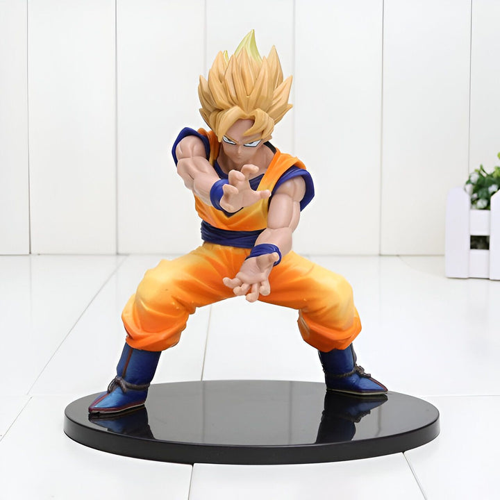 Une figurine de Son Goku, un personnage de la série animée Dragon Ball Z. Il est représenté en position de combat, avec les cheveux jaunes hérissés, vêtu de son costume orange et bleu.,FI-8973228560