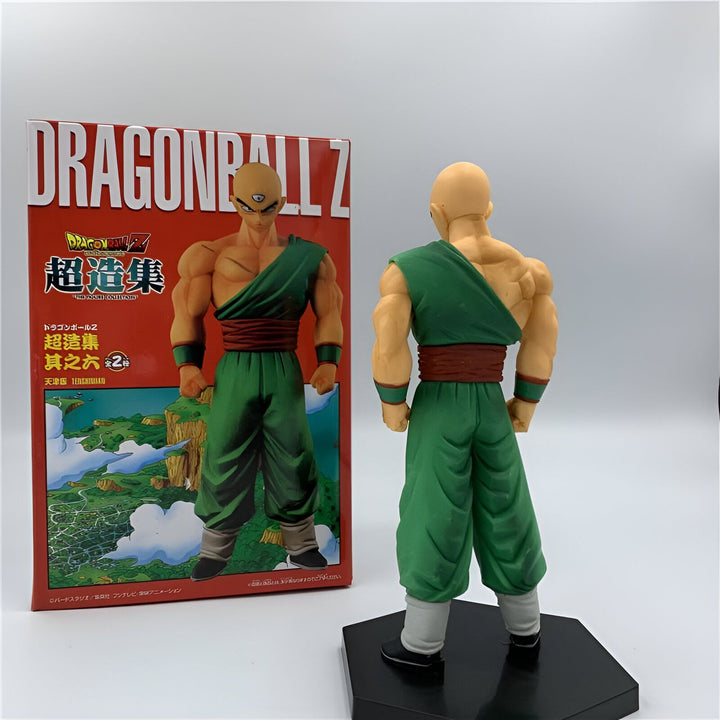 Une figurine de Tenshinhan, un personnage de Dragon Ball Z. Il est vêtu d'un pantalon vert et d'une chemise blanche. Il a les cheveux noirs et les yeux bleus. Il est en position de combat.,FI-0979498996