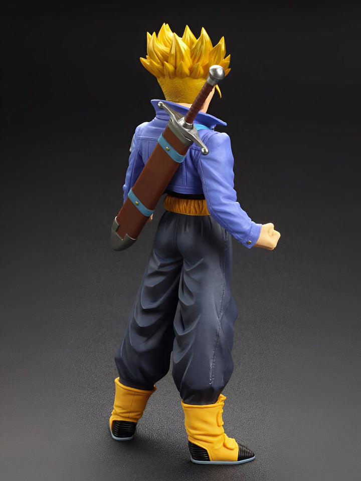 Une figurine de Trunks du futur, un personnage de Dragon Ball Z. Il est vêtu d'une veste bleue et d'un pantalon noir. Il porte une épée dans le dos.,FI-772317795X