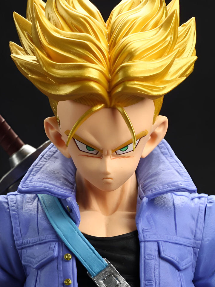 Une figurine de Trunks, un personnage de Dragon Ball Z, avec ses cheveux blonds et ses yeux verts. Il porte une veste bleue et un t-shirt noir.,FI-772317795X