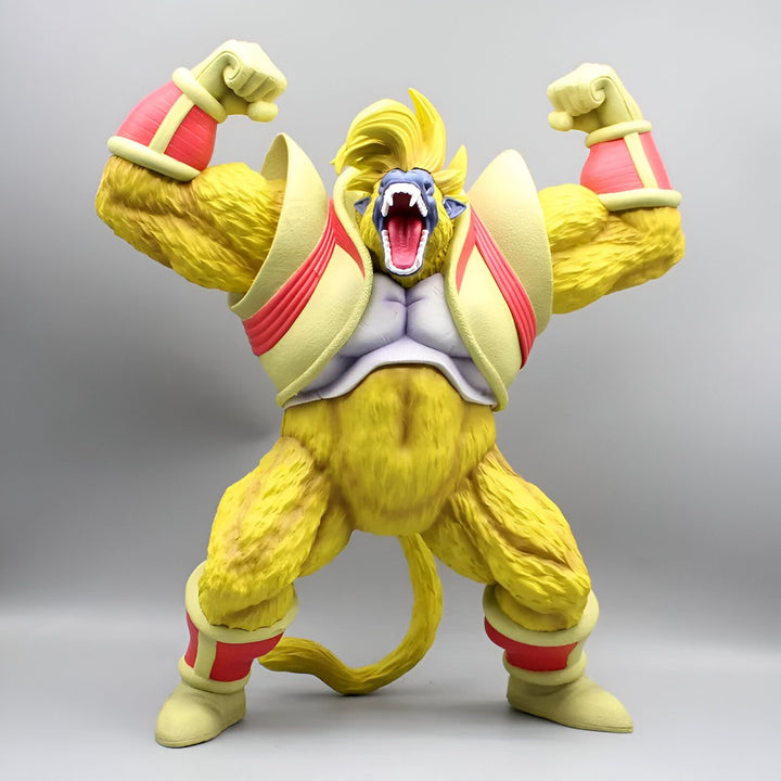 Cette image représente un personnage de dessin animé japonais. Il s'agit de Son Goku, un Saiyan, qui se transforme en Oozaru, un singe géant. Il est vêtu d'une armure rouge et jaune et a une fourrure dorée. Il est en position de combat et semble prêt à attaquer.,FI-1873456719
