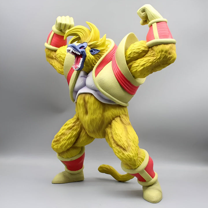 Une figurine de Vegeta, un personnage de la série Dragon Ball Z. Il est représenté dans sa forme de Super Saiyan 4, avec des cheveux jaunes et des yeux bleus. Il porte une armure dorée et rouge et a une expression de rage sur le visage.,FI-1873456719
