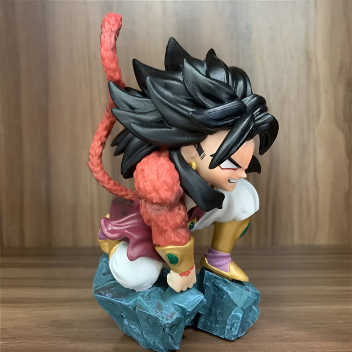 Une figurine de Broly, un personnage de Dragon Ball Z. Il est représenté avec les cheveux noirs et la peau verte, et porte une armure dorée et rouge. Il est en position de combat, accroupi sur un rocher.,FI-6319481943