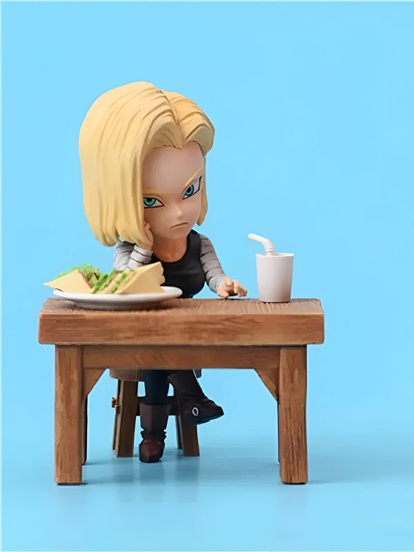 Une figurine d'Android 18 de la série Dragon Ball Z est assise à une table en bois. Elle porte une tenue décontractée et a un air ennuyé. Sur la table se trouve une assiette avec un sandwich et un verre.,FI-8822421930
