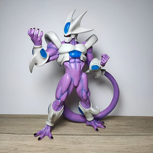 Une figurine de Freezer, un personnage de Dragon Ball Z. Il est représenté dans sa forme finale, avec une peau violette, des ailes blanches et une longue queue. Il est en position de combat, avec les poings serrés et les yeux écarquillés.,FI-8260665484