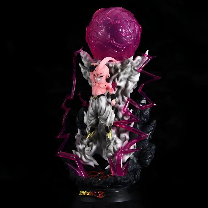 Une figurine de Majin Buu, un personnage de Dragon Ball Z. Il est représenté en train de charger une boule d'énergie rose. La figurine est en résine et mesure environ 20 cm de haut.,FI-633313399X