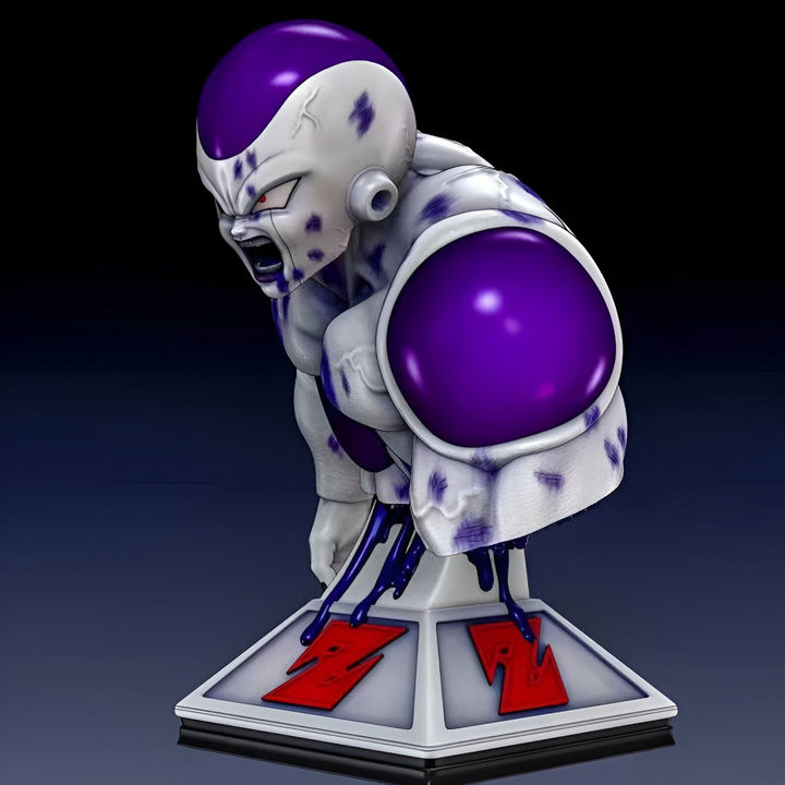 Buste de Freezer, un personnage de Dragon Ball Z. Il est représenté avec la peau violette et les cheveux blancs. Il a une expression faciale menaçante et porte une armure de combat. Le buste est posé sur un socle noir et rouge.,FI-6656644155
