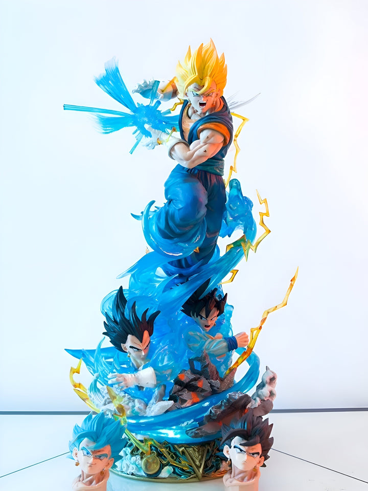 Une figurine de Vegeta, un personnage de Dragon Ball Z, en train de se battre. Il est entouré d'éclairs bleus et jaunes et se trouve au-dessus d'un socle sur lequel se trouvent les têtes de plusieurs autres personnages de Dragon Ball Z.,FI-6100452774