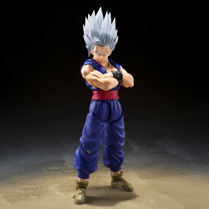 Une figurine de Son Gohan, un personnage de Dragon Ball Z. Il est vêtu d'une combinaison bleue et blanche et a les cheveux blancs. Il est en position de combat, les bras croisés.,FI-9736756378