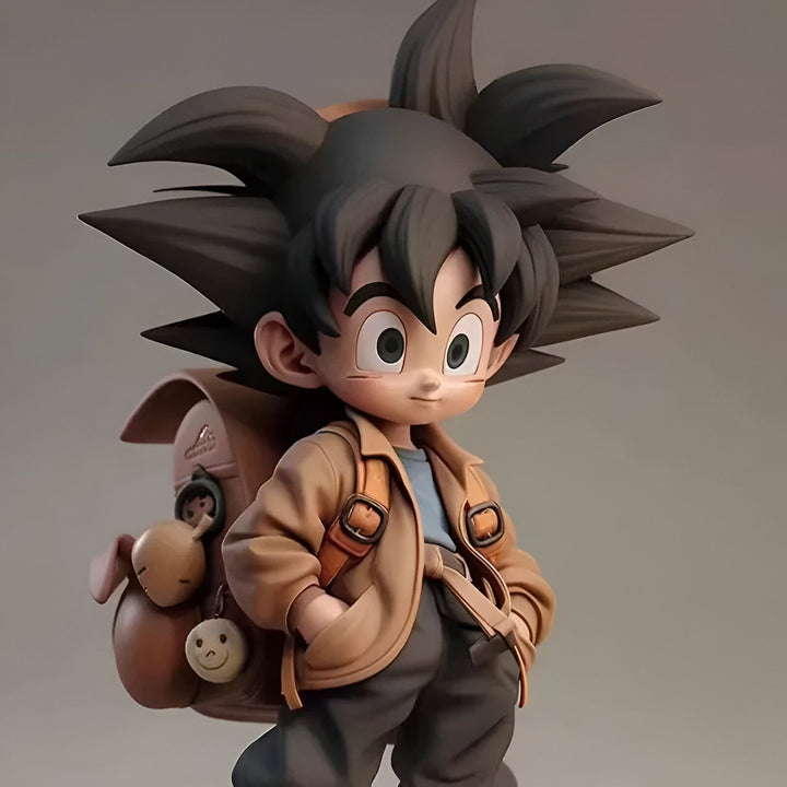 Une figurine de Son Goku, un personnage de Dragon Ball Z, est représentée avec une expression faciale déterminée. Il porte une veste marron, un pantalon noir et un sac à dos marron.,FI-5210610748
