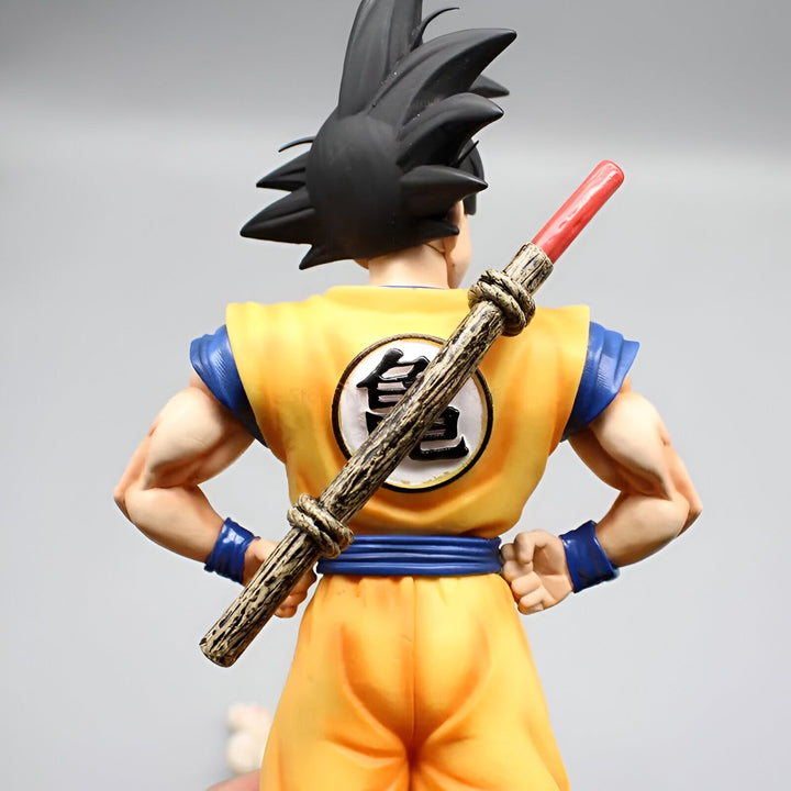 Une figurine de Son Goku, un personnage de Dragon Ball Z. Il est vêtu de sa combinaison orange et bleue et porte son bâton magique dans son dos.,FI-6899787709