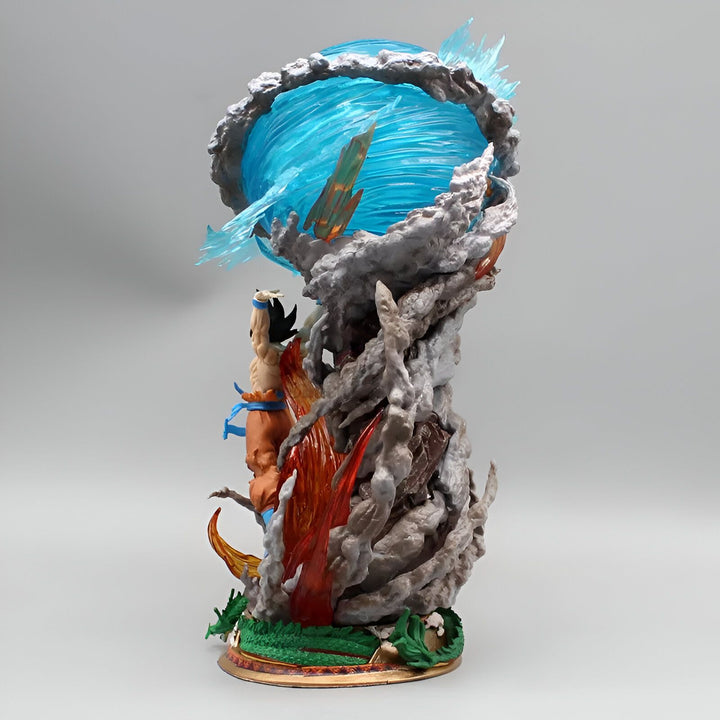 Une figurine de Son Goku, un personnage de la série animée Dragon Ball Z. Il est représenté en train de lancer une attaque énergétique bleue. La figurine est en résine et mesure environ 30 cm de haut.,FI-629852438X