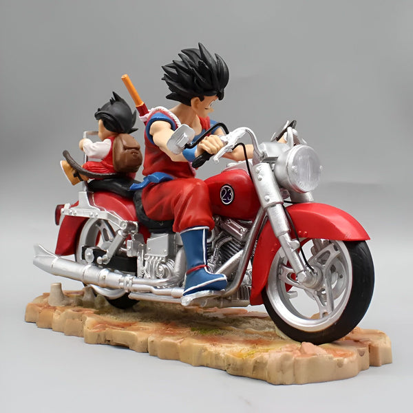 Une figurine de Goku et Gohan sur une moto rouge. Goku est en train de conduire la moto et Gohan est assis derrière lui.,FI-3986581812