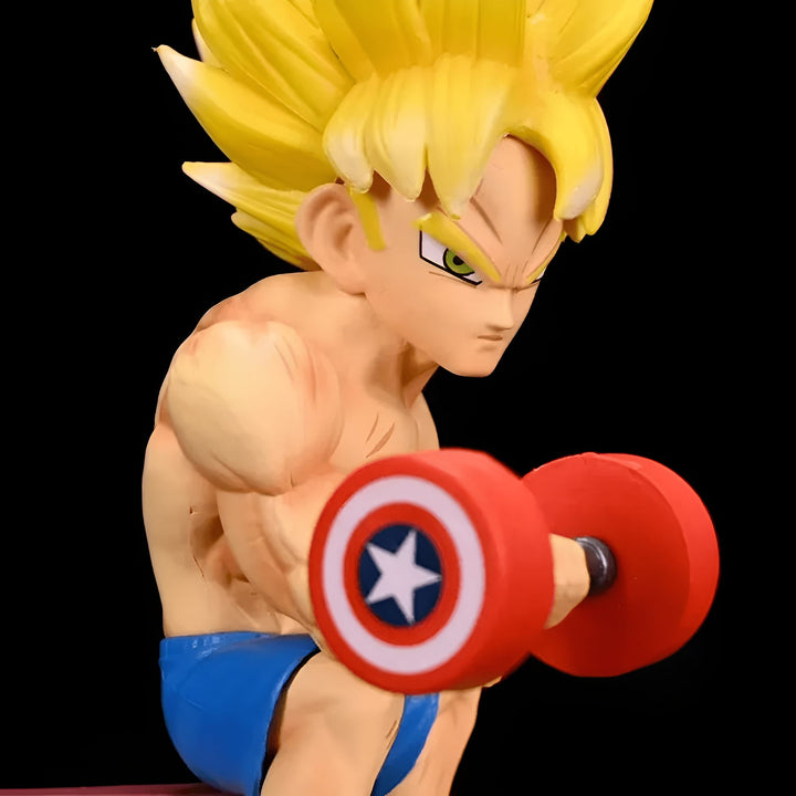 Une figurine de Son Goku, un personnage de Dragon Ball Z, en train de soulever des haltères. Il porte un short bleu et des chaussures jaunes. Les haltères sont rouges avec un logo blanc.,FI-9124101168