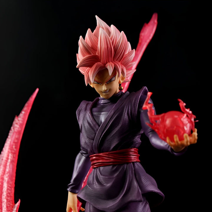 Une figurine de Son Goku, un personnage de Dragon Ball Super, dans sa forme Black. Il a les cheveux roses et porte une combinaison noire et violette. Il est en train de charger une attaque énergétique rouge dans sa main droite.,FI-4899512767