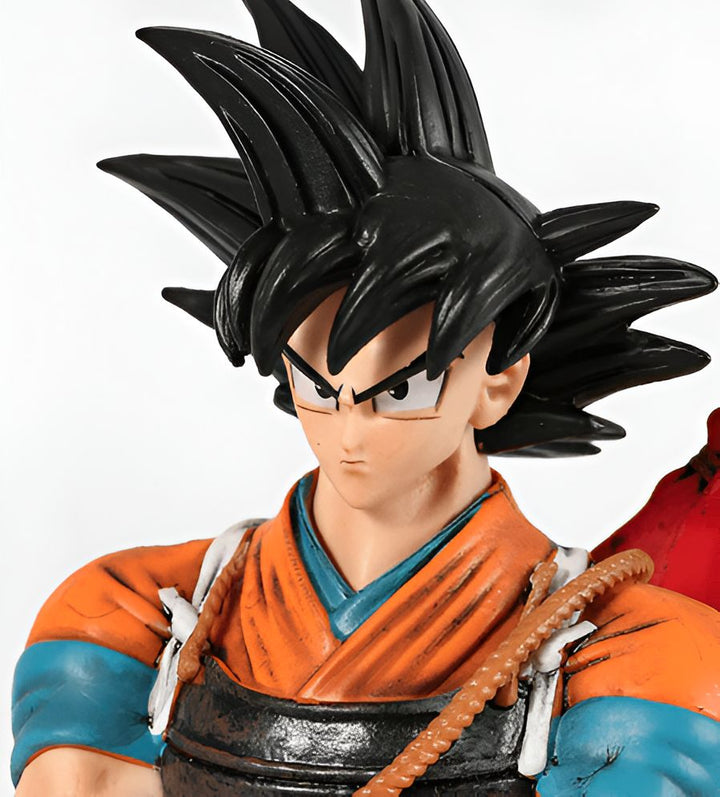 Une figurine de Son Goku, un personnage de la série animée Dragon Ball Z. Il est vêtu d'un kimono orange et blanc et porte une épée.,FI-0769927459