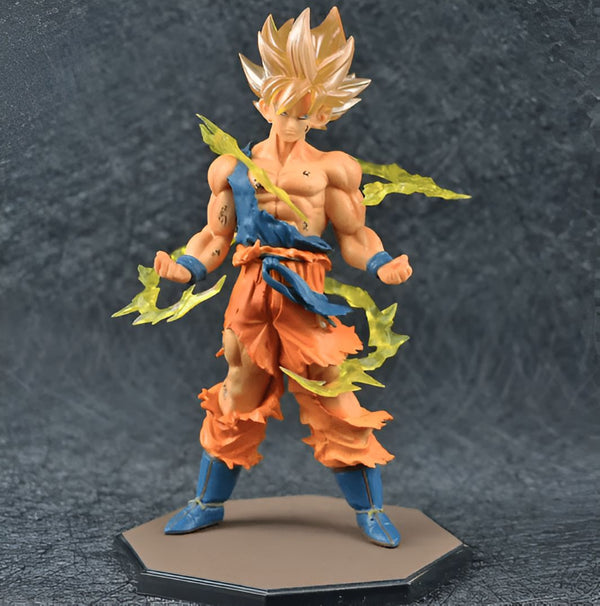 Une figurine de Son Goku, un personnage de la série animée Dragon Ball Z. Il est représenté avec ses cheveux blonds hérissés, sa combinaison orange déchirée et une aura jaune l'entourant.,FI-0278578721