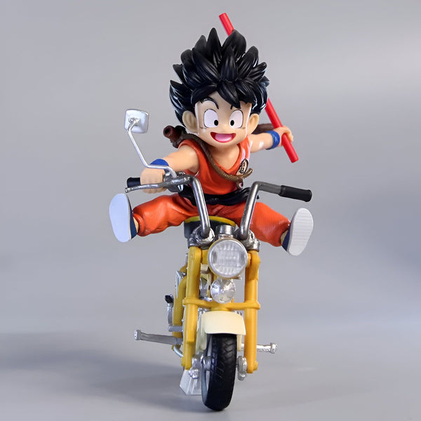 Une figurine de Son Goku, un personnage de Dragon Ball Z, chevauchant une moto jaune. Il porte une combinaison orange et des bottes blanches. Il a les cheveux noirs et les yeux bleus. Il sourit et tient le guidon de la moto avec ses deux mains.,FI-9738210933