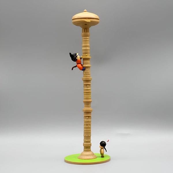 Une figurine de Goku en train de grimper sur la tour de Karin.,FI-3739584459