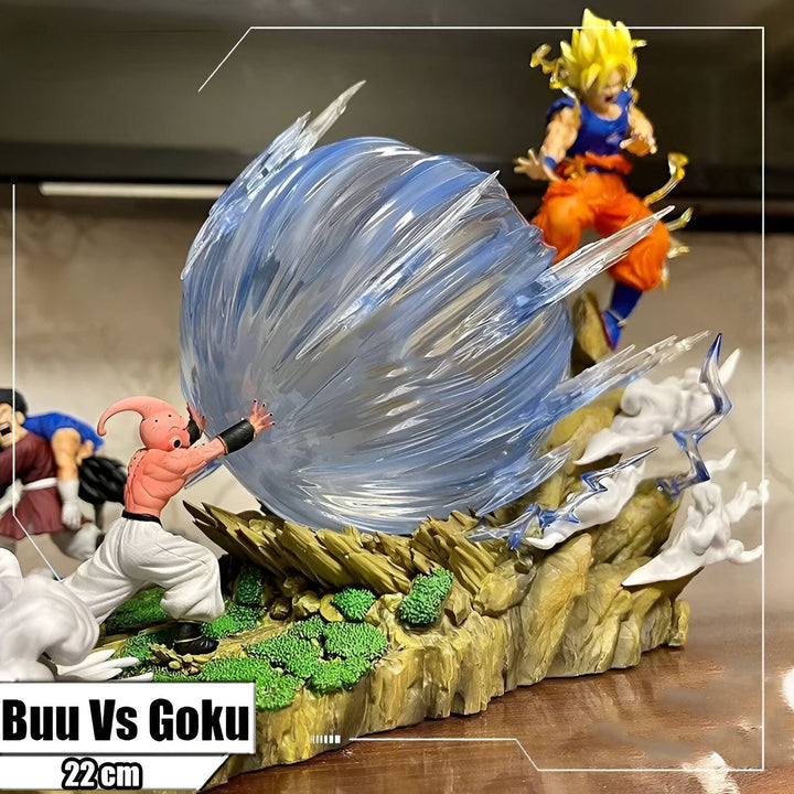 Une figurine de Buu et Goku en train de se battre. Buu est en train de lancer une boule de Ki sur Goku. Goku est en train d'esquiver l'attaque. La figurine est en PVC et mesure 22 cm.,FI-5223712943