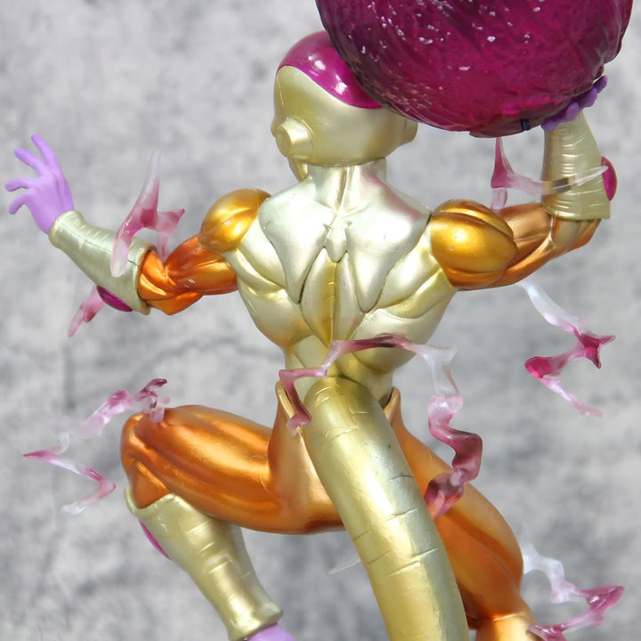 Une figurine de Freezer, un personnage de Dragon Ball Z, en train de charger une boule d'énergie.,FI-1746772670