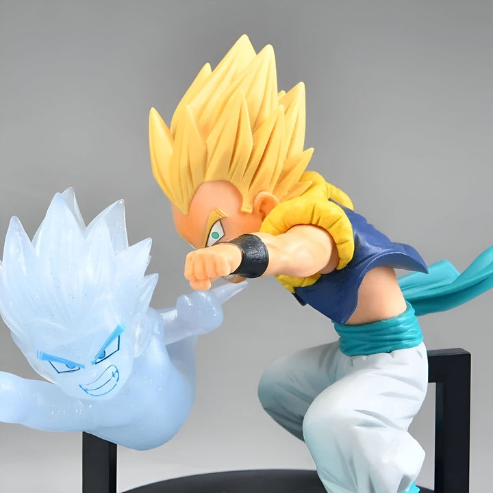 Une figurine de Gotenks, un personnage de Dragon Ball Z, en train de combattre un fantôme. Gotenks est un personnage hybride, mi-Saiyan mi-Humain, qui possède des pouvoirs surhumains. Il est le fils de Goku et de Vegeta, deux des personnages principaux de la série.,FI-8452132115