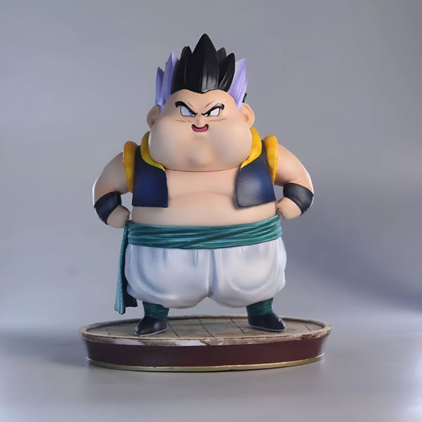 Une figurine en plastique de Buu, un personnage de Dragon Ball Z. Il est représenté avec un air menaçant, les poings sur les hanches. Il porte un pantalon blanc, une ceinture verte et un gilet noir.,FI-9471475287