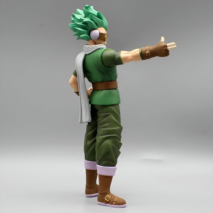 Une figurine de Granolah, un personnage de Dragon Ball Super, est représentée de dos. Il porte une combinaison verte et marron, un foulard blanc et des lunettes. Il a les cheveux verts et pointe du doigt vers la droite.,FI-1947958720