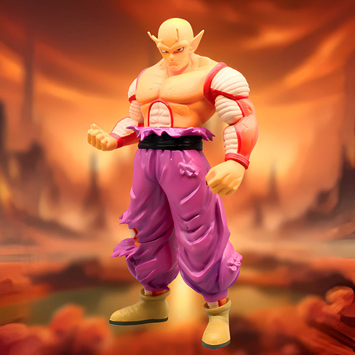 Piccolo est un personnage de la série Dragon Ball. Il est représenté ici sous sa forme de Namek, avec une peau jaune et des cheveux blancs. Il porte un pantalon violet et une ceinture noire. Il est en position de combat, le poing droit fermé et le gauche ouvert.,FI-4241537758