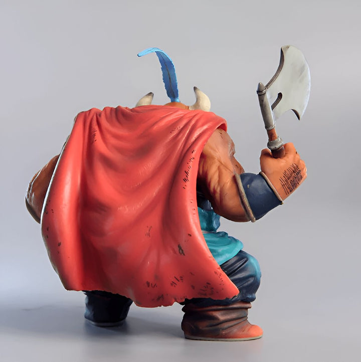 Une figurine de Minotaure brandissant une hache. Il porte une cape rouge et une tunique bleue.,FI-1439049823