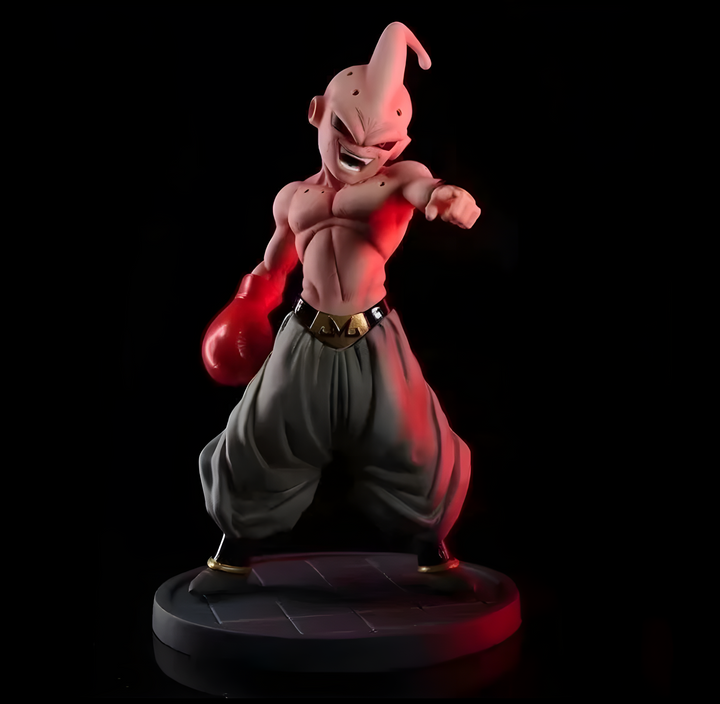 Une figurine de Majin Buu, un personnage de Dragon Ball Z, en position de combat. Il porte des gants de boxe rouges et est sur un socle noir.,FI-7047228306