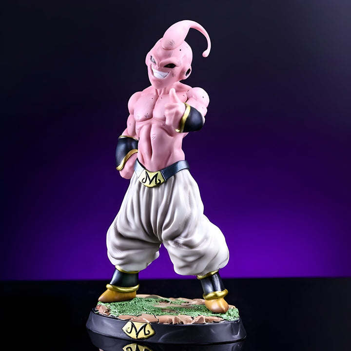 Une figurine de Majin Buu, un personnage de Dragon Ball Z. Il est rose, avec des cheveux blancs et un pantalon blanc. Il est en train de sourire et de pointer du doigt.,FI-4504028689