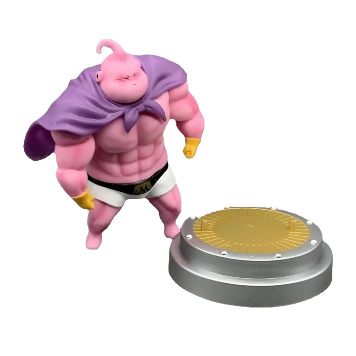 Une figurine de Majin Buu, un personnage de Dragon Ball Z. Il est représenté avec une cape violette, un pantalon blanc et des gants jaunes. Il est debout sur un socle doré et gris.,FI-7353755717