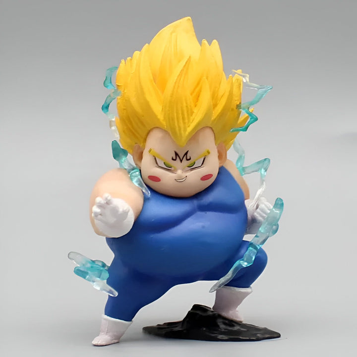 Une figurine en plastique de Majin Buu, un personnage de la série animée Dragon Ball Z. Il est représenté en train de voler, avec ses cheveux blonds hérissés et ses yeux bleus. Il porte une combinaison bleue et blanche.,FI-8243580425