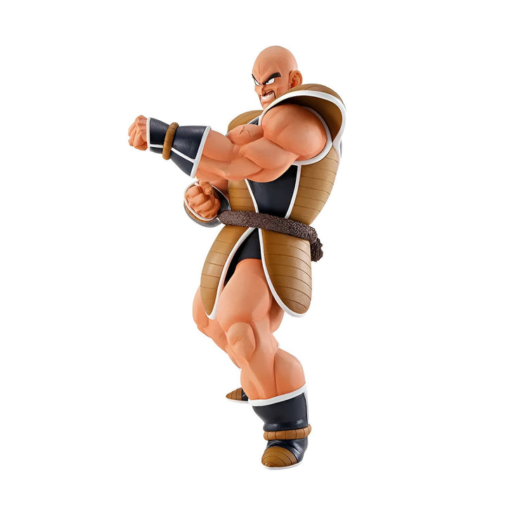 Une figurine de Nappa, un personnage de Dragon Ball Z. Il est chauve, a la peau foncée et porte une armure orange et noire. Il est en position de combat, le poing droit en avant et le gauche replié près du corps.,FI-9366615279